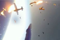 इसे कहते हैं चमत्कारः आसमान में दो विमानों की टक्कर, फिर भी बच गए सभी यात्री, देखें ये खौफनाक VIDEO