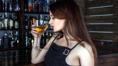 वैज्ञानिकों का चौंकाने वाला दावा, विक्स या बाम नहीं बल्कि शराब की भाप से मिलेगी कोरोना से मुक्ति
