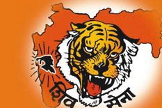 Shiv Sena ने सामना में कहा : कांग्रेस के पुराने नेताओं का भाजपा संग गुप्त समझौता, वे पार्टी को डुबोने का काम कर रहें हैं 

