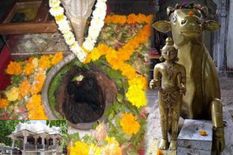 Rare Shiv Temple : शिवजी का सबसे अनोखा मंदिर, जहां सिर्फ पैर के अंगूठे की होती है पूजा