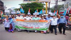 Priyanka Gandhi की नजरबंदी के खिलाफ असम में जोरदार विरोध प्रदर्शन