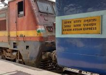 ट्रेनों पर कोहरे की मार, छह घंटे लेट पहुंची संपर्क क्रांति और अवध असम




