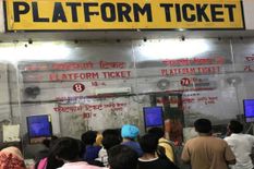 
स्टेशनों पर अनावश्यक भीड़ को रोकने के लिए रेलवे ने बढ़ाए प्लेटफ़ॉर्म टिकट के दाम ,अब मिलेगा इतने का 