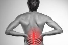 पीठ दर्द को भूलकर भी नहीं लें हल्के में, ये लाइलाज बीमारी बना सकती है शिकार