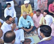 लखीमपुर खीरी में मृत भाजपा कार्यकर्ताओं के परिवारों से मिले मंत्री ब्रजेश पाठक



