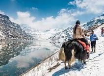 हर मौसम में बदलता है सिक्किम के त्सोंगमो झील का रंग, 12313 फीट की ऊंचाई पर है स्थित