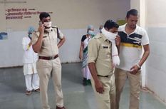 पूजा पंडाल में ऑन-ड्यूटी पुलिस अधिकारी पर युवक ने किया हमला