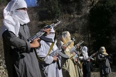 कश्मीर में सुरक्षाबलों को मिली बड़ी सफलता, लश्कर आतंकवादियों के पांच सहयोगी गिरफ्तार 