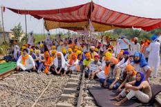 लखीमपुर खीरी : SKM का रेल रोको आंदोलन शुरू,  राज्यमंत्री अजय मिश्रा की बर्खास्तगी और गिरफ्तारी की मांग