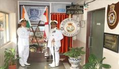 सर्जन कैप्टन मारक पर्टिन ने भारतीय नौसेना अस्पताल के जहाज, कस्तूरी की कमान संभाली