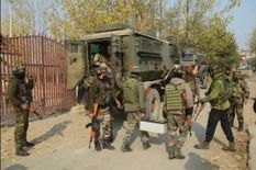 जम्मू-कश्मीर: पुंछ में सुरक्षाबलों और आतंकियों के बीच मुठभेड़, तीन जवान और एक आतंकी घायल