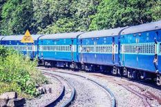 इंडियन रेलवे ने एक ट्रेन की तीन किलोमीटर उल्टा चलाया, फिर ऐसे बचाई मां और बच्चे की जान, हो रही तारीफ