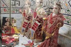पाकिस्तान में हिंदुओं पर कहर, मंदिर में घुसे तोड़ी मूर्तियां, चोर लिए जेवर