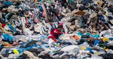 सिर्फ प्लास्टिक ही नहीं कपड़े भी फैला रहे हैं प्रदूषण, 39000 टन कपड़ों से अटा है चिली का रेगिस्तान
