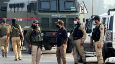श्रीनगर में सड़क पर हुआ एनकाउंटर: स्कूल प्रिंसिपल को मारने वाला टीआरएफ कमांडर समेत 3 आतंकी ढेर