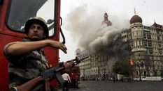 मुंबई में 2008 में हुए आतंकी हमले की आज 13वीं बरसी, सोशल मीडिया पर लोग दे रहे श्रद्धांजलि