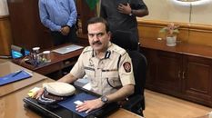 महाराष्ट्र सरकार ने मुंबई के पूर्व पुलिस प्रमुख परमबीर सिंह को किया निलंबित
