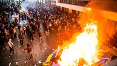 38 देशों में ओमिक्रॉन वेरिएंट के एंट्री के बीच बेल्जियम में कोरोना नियमों के खिलाफ फैली हिंसा



