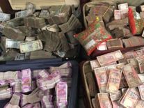 श्रम अधिकारी के घर में विजिलेंस की ताबड़तोड़ छापेमारी , बोरी व बैग में भरे मिले करोड़ों रुपये