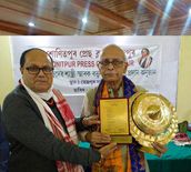पत्रकारिता क्षेत्र में खास योगदान देने पर डॉ रमेश चंद्र गोस्वामी को स्मृति पुरस्कार से किया सम्मानित