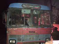 जम्मू कश्मीर के श्रीनगर में पुलिसकर्मियों की बस पर आतंकी हमला, दो शहीद, 14 पुलिस कर्मी घायल