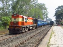 इंडियन रेलवे ने रद्द कर दी करीब 400 ट्रेनें, कई ट्रेनों के रूट डायवर्ट, देखें लिस्ट