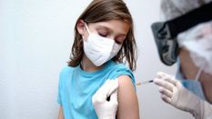 Corona Vaccination को लेकर आई खुशखबरी, अब 12 से 14 साल तक के बच्चों को भी लगने वाला है टीका, ये है तारीख