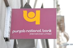 पंजाब नेशनल बैंक में है अकाउंट तो होने वाली है बल्ले-बल्ले, अब होगा 8 लाख रुपये का फायदा
