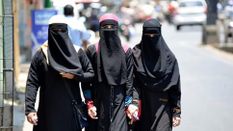 सरकारी कॉलेज में मुस्लिम छात्राओं के हिजाब पहनने पर प्रतिबंध, हिंदू छात्रों को भगवा शॉल ओढ़ने से भी मनाही