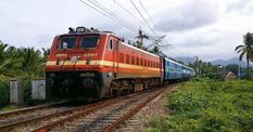 यात्रीगण ध्यान दें, रेलवे ने रद्द कर दी है 1067 ट्रेनें, जानिए कहां-कहां