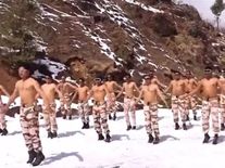 बर्फीली पहाड़ियों में भारतीय सेना के जवानों ने नंगे बदन किया वर्कआउट, वीडियो देखकर अपकी भी सर्दी भाग जाएगी