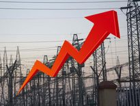 पुराना बिजली का बिल माफ करने के बाद सरकार ने बढ़ाई बिजली की दरें 