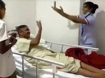 नर्स ने लकवाग्रस्त मरीज ऐसे करवाया डांस, वीडियो देख रह जाएंगे दंग