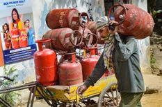 लड़ाई रूस और यूक्रेन में होगी, लेकिन रसोई गैस की कीमतें भारत में बढ़ेंगी, जानिए क्यों