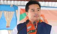 मणिपुर विधानसभा चुनावः सूचना मंत्री थोंगम बिस्वजीत सिंह ने नामांकन पत्र दाखिल किया
