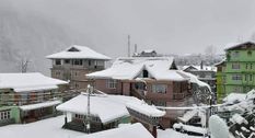 नार्थ सिक्किम और दार्जिलिंग में 9 और 10 को भी बर्फबारी की संभावना, 13 सालों बाद हुई ऐसी जमकर बर्फबारी