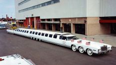 ये है दुनिया की सबसे लंबी कार, 70 लोग बैठते थे, 8 इंजन की थी ताकत, बना रखा था हैलीपैड