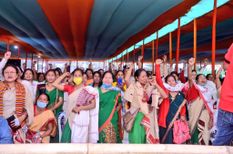 जीविका सखियों ने लखीमपुर जिले में दिया धरना, सरकार से की नौकरी की सुरक्षा की मांग