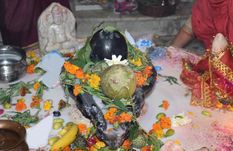 महाशिवरात्रि पर मंदिरों में लगी भक्तों की भीड़, यहां जानिए पूजा विधि और फलदायी उपाय