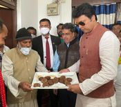 गुड़ बनाकर लाखों कमा रहा त्रिपुरा का अबुल कलाम, मुख्यमंत्री ने की तारीफ