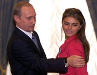 रूस यूक्रेन युद्ध के बीच सामने आई पुतिन की गर्लफ्रेंड, खूबसूरती देख हो जाएंगे फैन