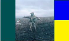 यूक्रेनी सैनिक ने अपनी बेटी को युद्घ के खौफ में खुश रहने के लिए बनाया टिकटॉक पर वीडियो, वायरल