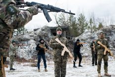 रूस को भारी पड़ा युद्ध, यूक्रेन ने लगा दिए सेना की लाशों के ढ़ेर