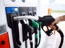 खुशखबरीः पेट्रोल और डीजल की कीमतों में राहत, जानिए कितने दिनों से नहीं बढ़े दाम