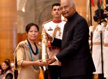 अरुणाचल की उद्यमी टी आर ताखे को राष्ट्रपति के हाथों मिला नारी शक्ति पुरस्कार, बनाती हैं कीवी वाइन