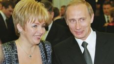 रूसी राष्ट्रपति पुतिन की पत्नी ल्यूडमिला है शौकिया, 20 छोटे शख्स से रचाई शादी