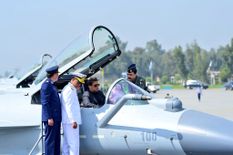 भारत के खिलाफ पाकिस्तान ने चीन से खरीद लिया फुस्स फाइटर जेट, जानिए कितनी है ताकत
