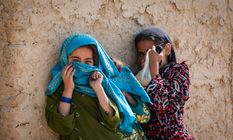 अफगानिस्तान दुनिया का सबसे दुखी देश, तालिबान पर फूटा नाखुश होने का ठिकरा