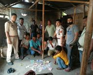 ब्रह्मपुत्र नदी किनारे खेल रहे थे अवैध जुआ, सोनितपुर पुलिस ने 5 को किया गिरफ्तार
