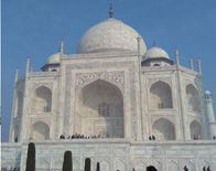 Taj Mahal की खूबसूरती के लिए पर्यावरण उल्लंघन के खिलाफ NGT ने मांगी कार्ययोजना